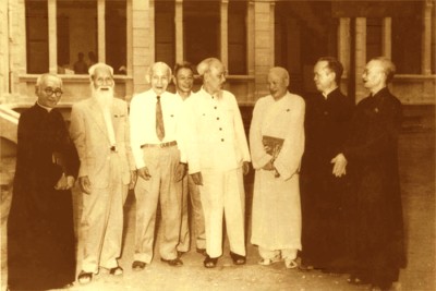 ​​​​​​​ Chủ tịch Hồ Chí Minh nói chuyện thân mật với các đại biểu tôn giáo trong Quốc hội nước Việt Nam Dân chủ Cộng hòa năm 1960 - Ảnh www.baochinhphu.vn/bqllang.gov.vn