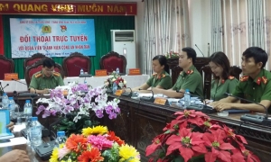 Quang cảnh buổi đối thoại trực tuyến.