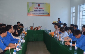 Đồng chí Lê Thị Thanh Bích - Phó Bí thư Tỉnh Đoàn báo cáo tại Hội nghị