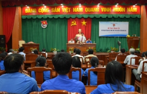 Quang cảnh đối thoại giữa đồng chí Bí thư Tỉnh ủy với cán bộ, công chức, viên chức trẻ tỉnh Phú Yên.