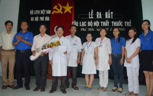 Ra mắt Câu lạc bộ thầy thuốc trẻ huyện Phú Hòa.