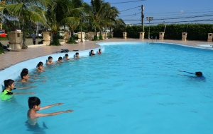 Hướng dẫn các kỹ năng, động tác tập bơi cơ bản cho các em thiếu niên.