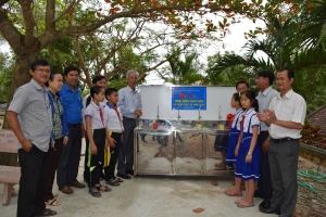 Bàn giao công trình hệ thống cung cấp nước sạch cho Trường tiểu học Xuân Sơn Nam, huyện Đồng Xuân