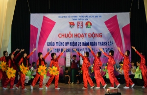 Các Liên đội khối THCS tham gia Cuộc thi tìm hiểu lịch sử với chủ đề "Em yêu Tổ quốc Việt Nam".