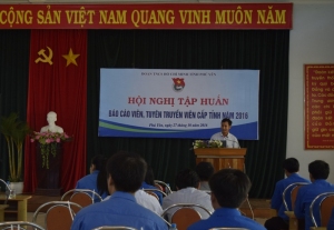 Đoàn cơ sở phòng Cảnh sát Cơ động Công an Phú Yên tổ chức dựng nhà cho bà con nhân dân tại huyện Đồng Xuân