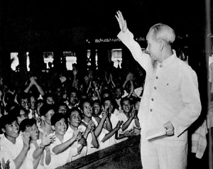 Bác Hồ thǎm đại biểu giáo viên toàn miền Bắc năm 1958 ( Ảnh tư liệu)