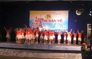 Hội thi Dân vũ - Đoàn thị trấn Hòa Vinh tổ chức