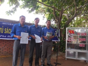 Huyện Đoàn Phú Hòa phối hợp xây dựng Tủ sách thanh niên