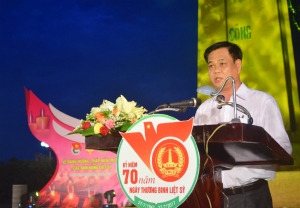 Đ/c Huỳnh Tấn Việt - Ủy viên BCH Trung ương Đảng, Bí thư Tỉnh ủy, Chủ tịch HĐND tỉnh phát biểu tại chương trình.