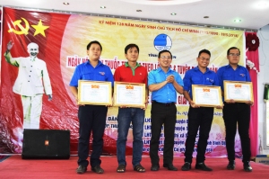 Hội LHTN Việt Nam tỉnh Phú Yên tuyên dương các cá nhân, tập thể tiêu biểu xuất sắc trong hoạt động tình nguyện vì sức khỏe cộng đồng giai đoạn 2015 - 2018.