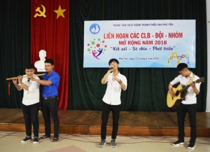 Một tiết mục biểu diễn của các bạn trẻ trong đêm Lễ hội âm nhạc “Nối vòng tay lớn” tại Liên hoan.