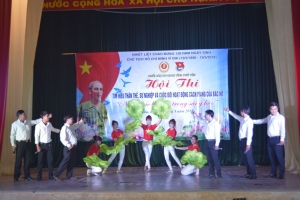 Phần thi hát về Bác Hồ.