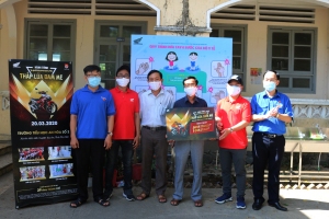 Thường trực Tỉnh Đoàn Phú Yên cùng đoàn hành trình trao tặng các công trình cho lãnh đạo Trường Tiểu học An Hòa số 2.