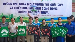 Huyện Đoàn Tây Hòa phát động chống rác thải nhựa, giữ gìn vệ sinh môi trường.