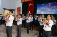 Các thành viên Câu lạc bộ Phụ trách Đội tập huấn thổi kèn Trumpet.