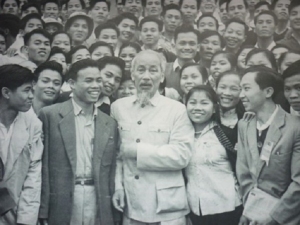 Bác Hồ với thanh niên Việt Nam