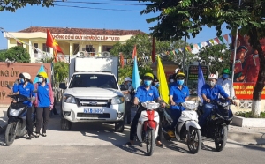 ĐVTN  tham gia tuyên truyền lưu động về cuộc bầu cử đại biểu Quốc hội khóa XV và đại biểu HĐND các cấp.