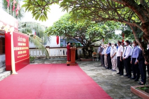 Lãnh đạo tỉnh, cán bộ và nhân dân về dự lễ kỷ niệm.