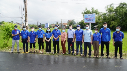 Khánh thành điểm mô hình “Đường cây thanh niên phục vụ cộng đồng” tại xã Hòa Định Đông, huyện Phú Hòa.