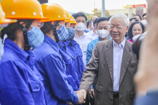 Tổng Bí thư Nguyễn Phú Trọng thăm, động viên cán bộ, công nhân ngành than_Nguồn: baoquangninh.com.vn