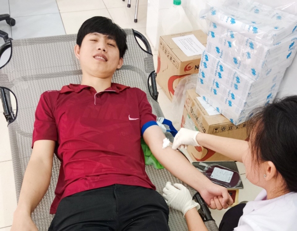 Thành viên CLB Ngân hàng máu sống hiến máu tình nguyện.