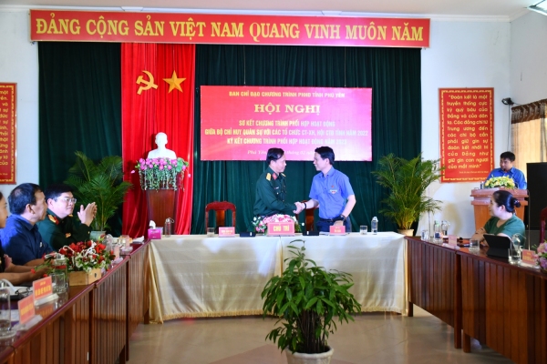 Thường trực Tỉnh Đoàn và Bộ CHQS tỉnh ký kết chương trình phối hợp giữa 02 đơn vị.