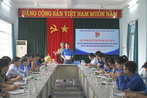 Đ/c Lương Minh Tùng, Bí thư Tỉnh Đoàn phát biểu tại hội nghị.