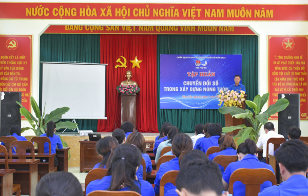 Quang cảnh tập huấn.