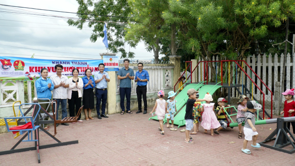 Khánh thành và bàn giao công trình “Khu vui chơi thiếu nhi”.