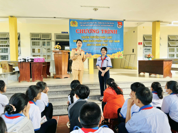  Tuyên truyền pháp luật hưởng ứng Ngày pháp luật Việt Nam tại huyện Phú Hòa