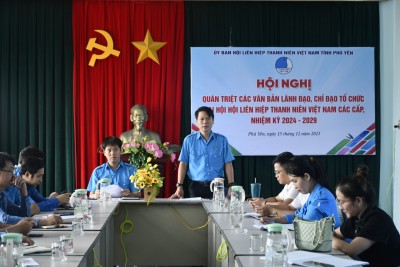 Anh Lương Minh Tùng - Bí thư Tỉnh Đoàn, Chủ tịch Ủy ban Hội LHTN Việt Nam tỉnh Phú Yên phát biểu tại Hội nghị