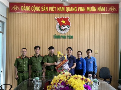 Đoàn công tác của Trại giam Xuân Phước chúc Tết cán bộ, công chức, người lao động cơ quan Tỉnh Đoàn.