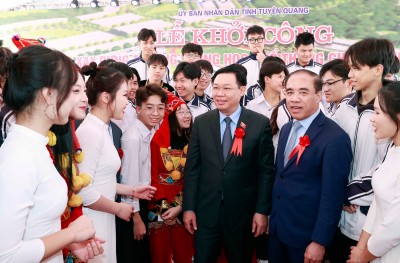 Ủy viên Bộ Chính trị, Chủ tịch Quốc hội Vương Đình Huệ dự Lễ khởi công xây dựng Trường Trung học phổ thông chuyên Tuyên Quang_Ảnh: TTXVN