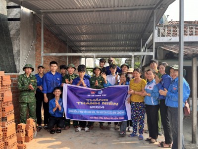 Hỗ trợ tháo dỡ nhà để xoá nhà tạm cho gia đình chị Huỳnh Thị Lẹ (thôn Diêm Điền) có hoàn cảnh khó khăn trên địa bàn xã An Ninh Tây