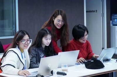 Các học viên tham gia tại lễ tổng kết Chương trình đào tạo Empower Her Tech - Nâng cao kỹ năng số cho phụ nữ trẻ khởi nghiệp.