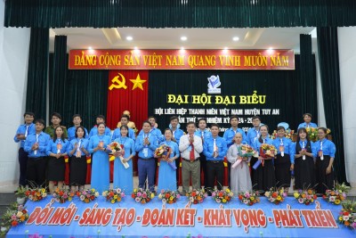 Ủy ban Hội LHTN Việt Nam huyện Tuy An khoá VII, nhiệm kỳ 2024 - 2029 ra mắt tại Đại hội