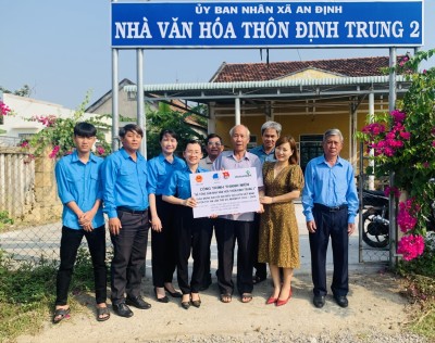 Khánh thành, bàn giao CTTN “Bê tông sân nhà văn hóa thôn Định Trung 2”.