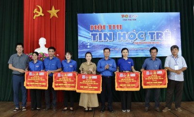 Ban tổ chức trao giải nhất, nhì, ba toàn đoàn cho các đơn vị tham gia.