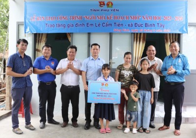 84 mùa hoa - Đội ta lớn lên cùng đất nước