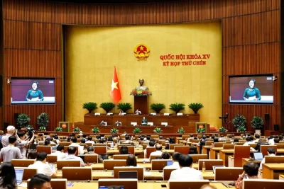 Quốc hội thảo luận về việc sắp xếp đơn vị hành chính cấp tỉnh năm 2025. (Ảnh: TTXVN)