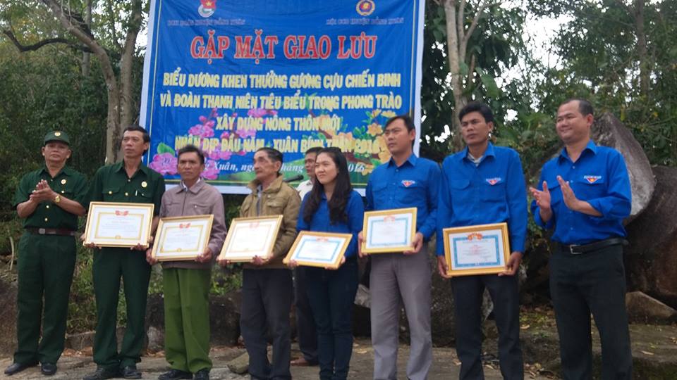 Tuyên dương khen thưởng các tập thể và cá nhân có thành tích xuất sắc qua 05 tham gia phong trào xây dựng Nông thôn mới