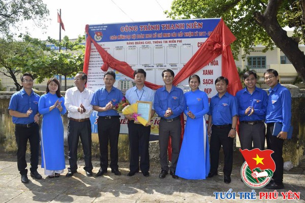 Khánh thành công trình “Tẩy xóa các hình thức quảng cáo trái phép các nơi công cộng trên địa bàn Thành phố”.