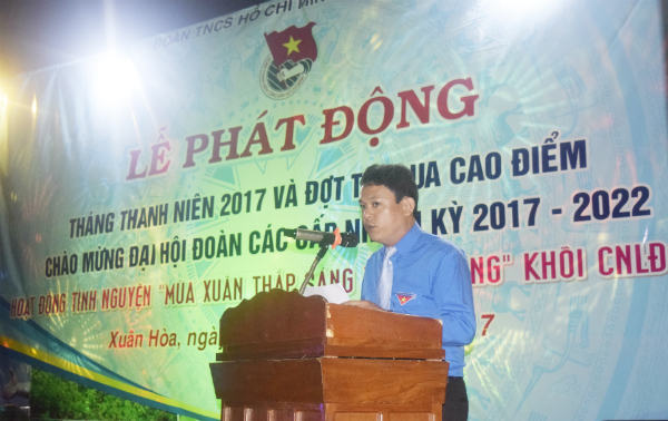 Đồng chí Phan Xuân Hạnh - Phó Bí thư Thường trực Tỉnh Đoàn phát động Tháng Thanh niên.