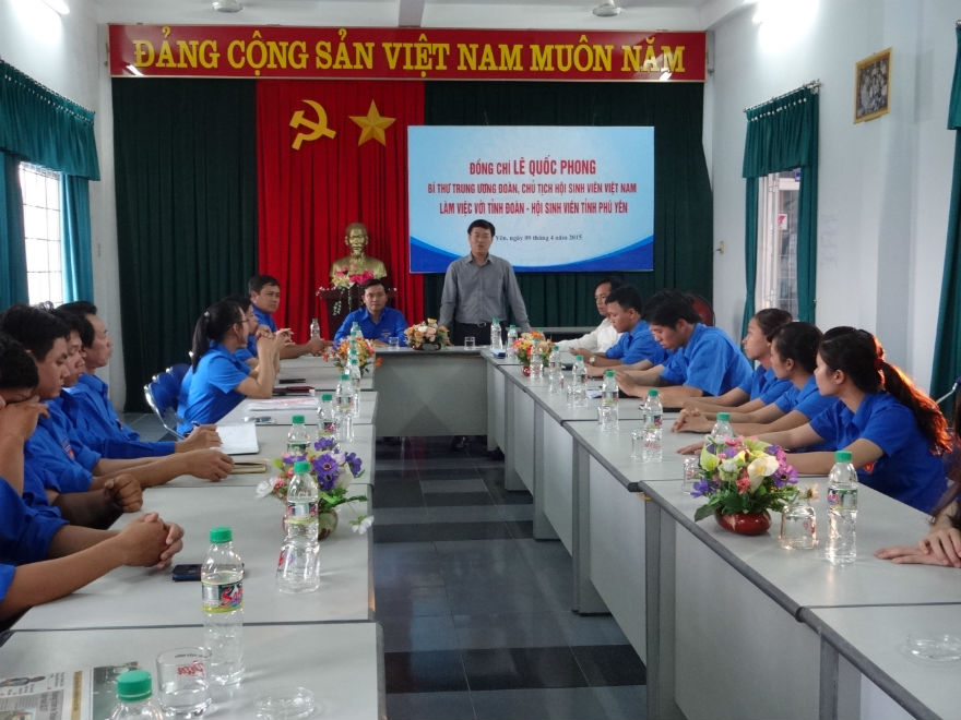 Quang cảnh buổi làm việc