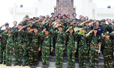 Các em thiếu nhi, học sinh tham gia Chương trình Học kỳ Quân đội