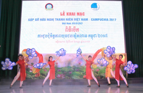 Tiết mục văn nghệ của đoàn viên, thanh niên tỉnh Bình Dương tại lễ khai mạc