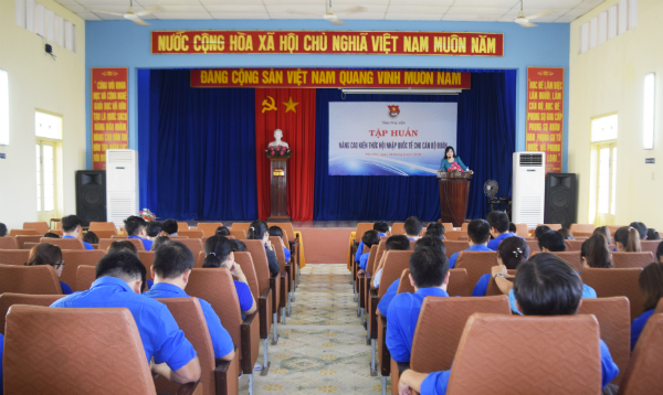 Quang cảnh tập huấn.