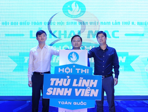 Đồng chí Nguyễn Anh Tuấn - Bí thư Thường trực Trung ương Đoàn cùng các đại biểu thực hiện nghi thức khai mạc Hội thi.