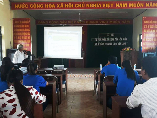 Quang cảnh truyền thông, tư vấn khám sức khỏe tiền hôn nhân cho đoàn viên, thanh niên.