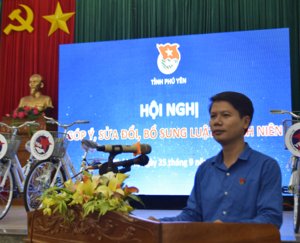 Đồng chí Lương Minh Tùng - Phó Bí thư Tỉnh Đoàn, Chủ tịch Hội LHTN Việt Nam tỉnh phát biểu tại Hội nghị.